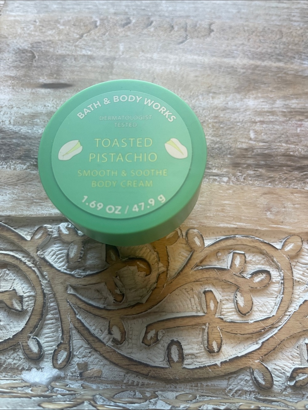 Bath & Body Works Toasted Pistachio Smooth & Soothe Body Cream - Mint Green